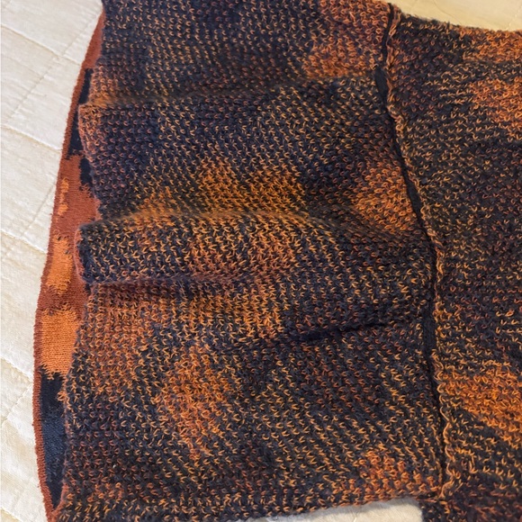 Liz Claiborne Axcess Orange and Navy Floral Knit Sweater - Picture 5 of 5